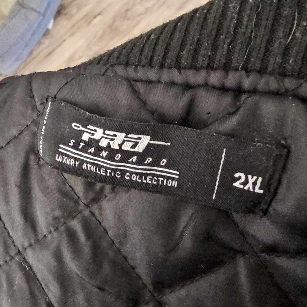 Toronto Raptor Letterman Pro Standard - Picture 4 of 4